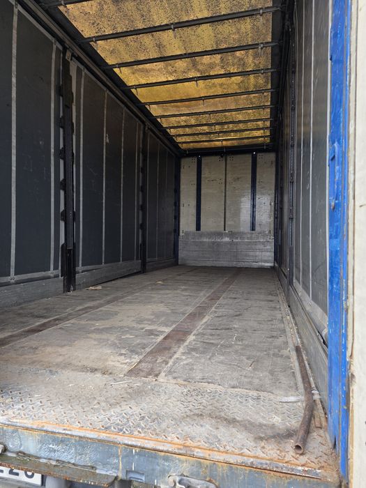 Reboque atrelado para camião