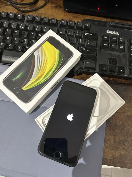 Iphon SE 2020 b. dobry