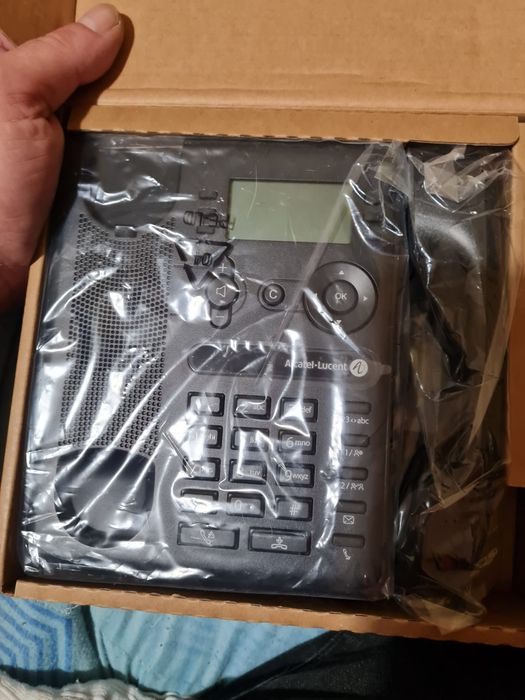 2 Telefones  1 é Alcatel e o outro é Anatel