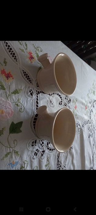 Conjunto de canecas de P.A., em cerâmica, pretas e/ou beges - Hiidea