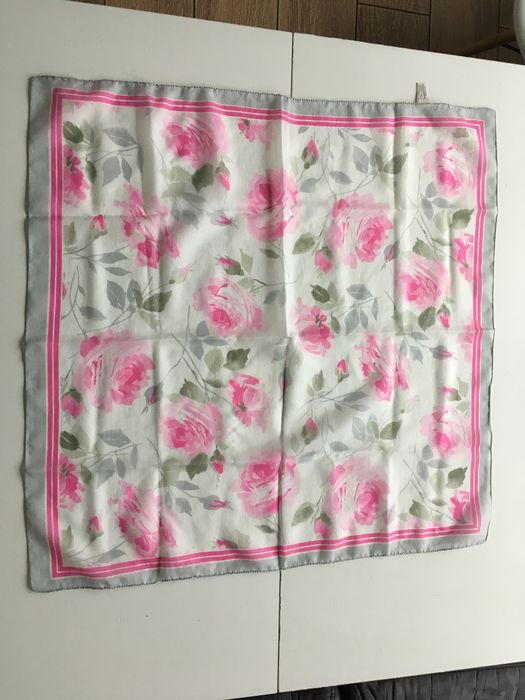 Chusta damska 65 cm x 64 cm