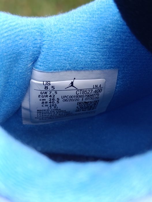 Air Jordan 4 Retro „University Blue”