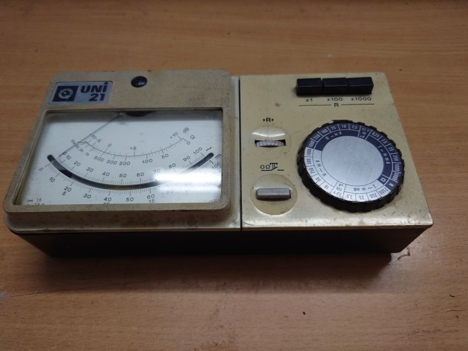 Miernik analogowy Uni 21
