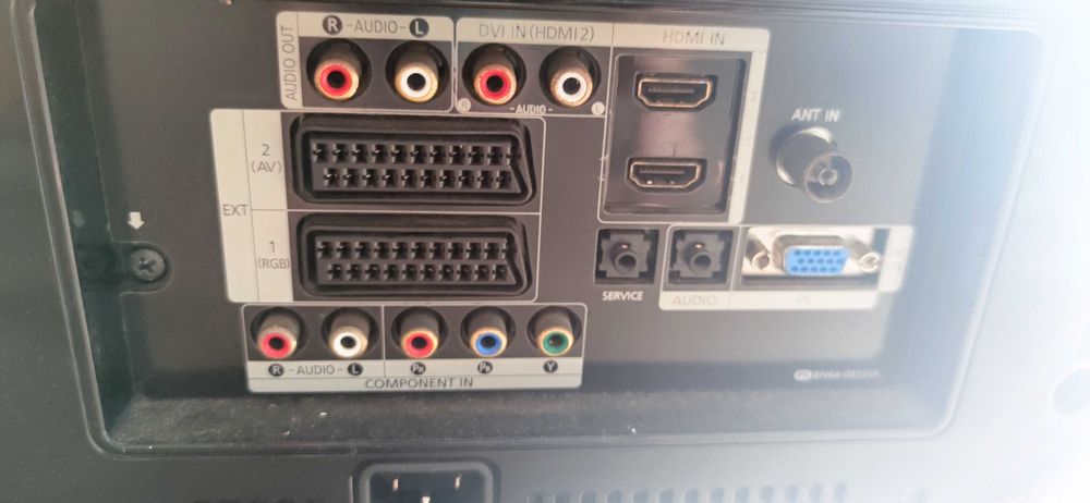 TV SAMSUNG com pequeno defeito (para peças ou uso)