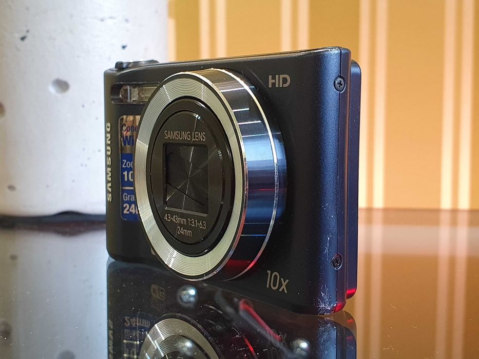 Цифровий фотоапарат Samsung WB30F з 16,2-мегапікселями , Wi-Fi