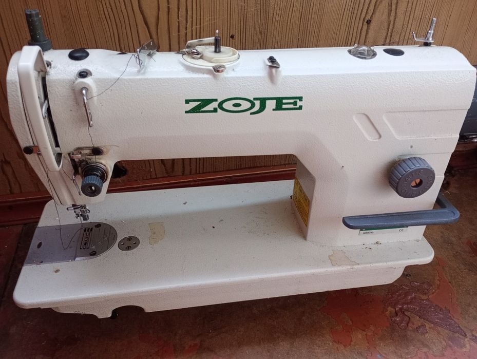 Швейна машинка Zoje