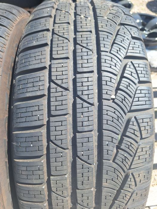 Opony zimowe Pirelli Sottozero Winter 210  235 50 r19