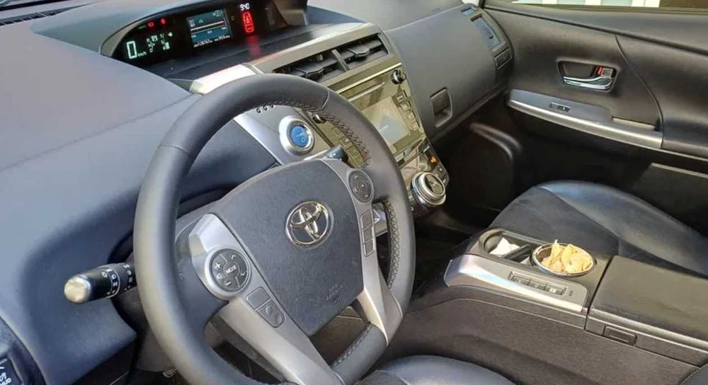 Toyota Prius+, Hibrido, 7 Lugares, Estimado, Económico