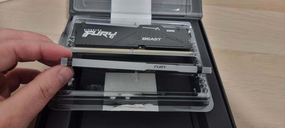 DDR5 32GB RGB Kingston Fury Beast