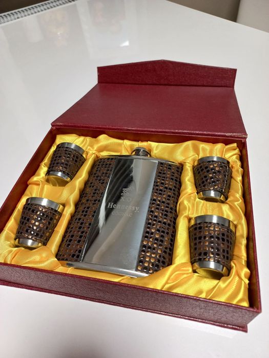Флягі  для Hennessy та коньяка