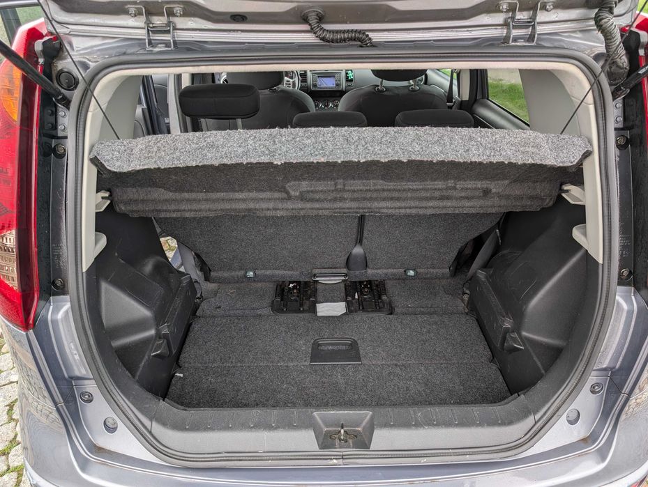 Nissan Note 2010 - Gasolina - Muitos Extras