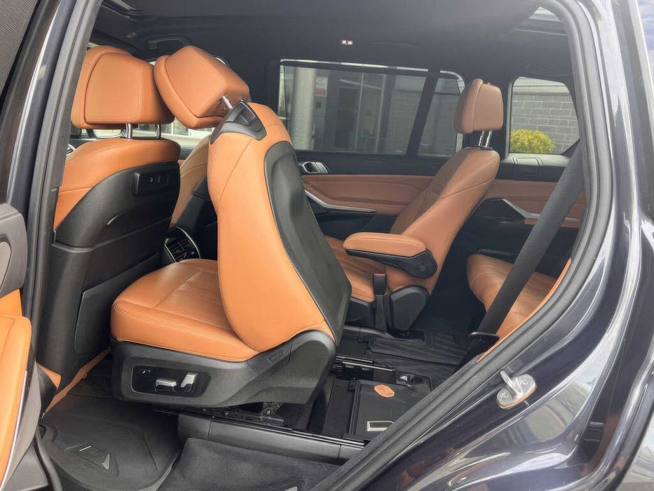 BMW X7      2020