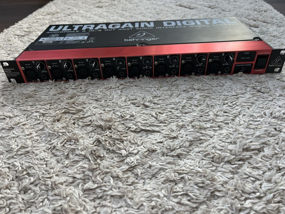 Behringer ada8200