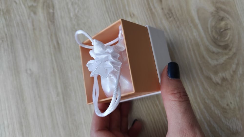 Anel de prata e pedras brilhantes da Ti Sento