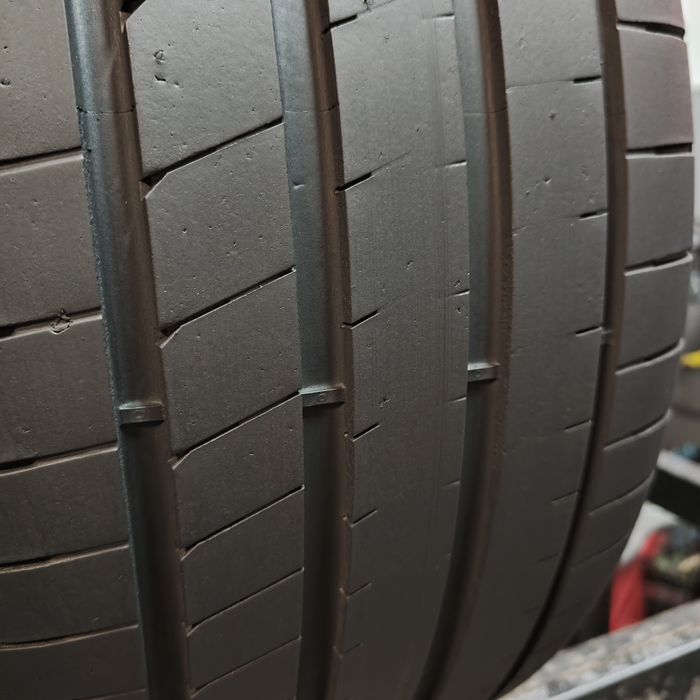 235/40/18 XL Sprzedam parę opon letnich Goodyear