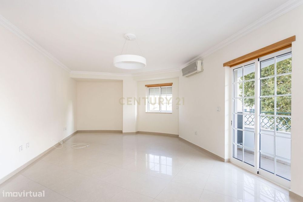 Apartamento T2 com Suite, Parqueamento e Arrecadação | Montijo