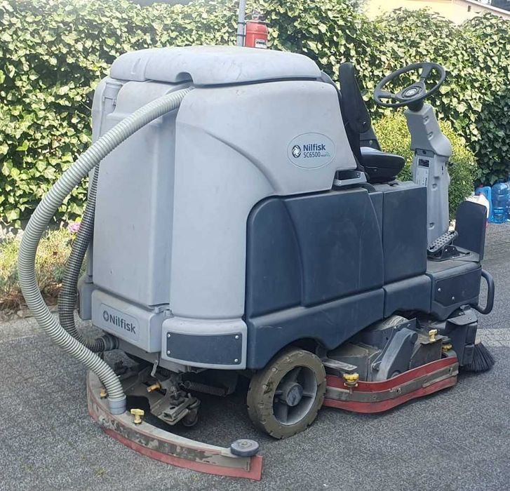 Zamiatarka  szorowarka myjka NILFISK SC6500 automat