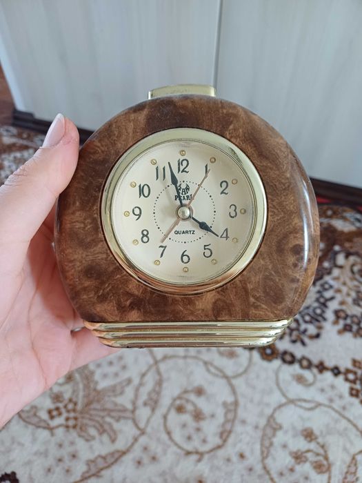 Будильник на батарейках