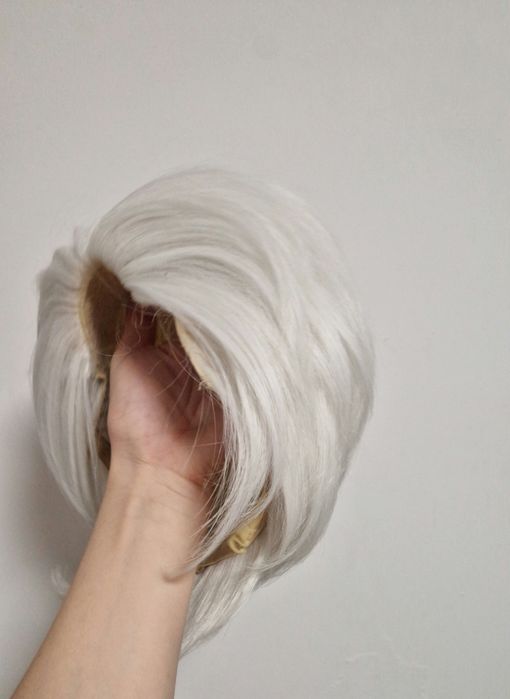 Peruka jasny platynowy blond białe włosy  krótki bob