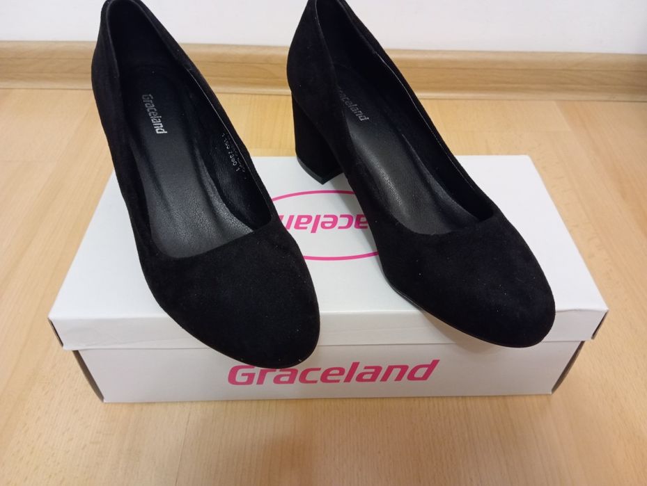 Nowe buty na obcasie. Bardzo wygodne