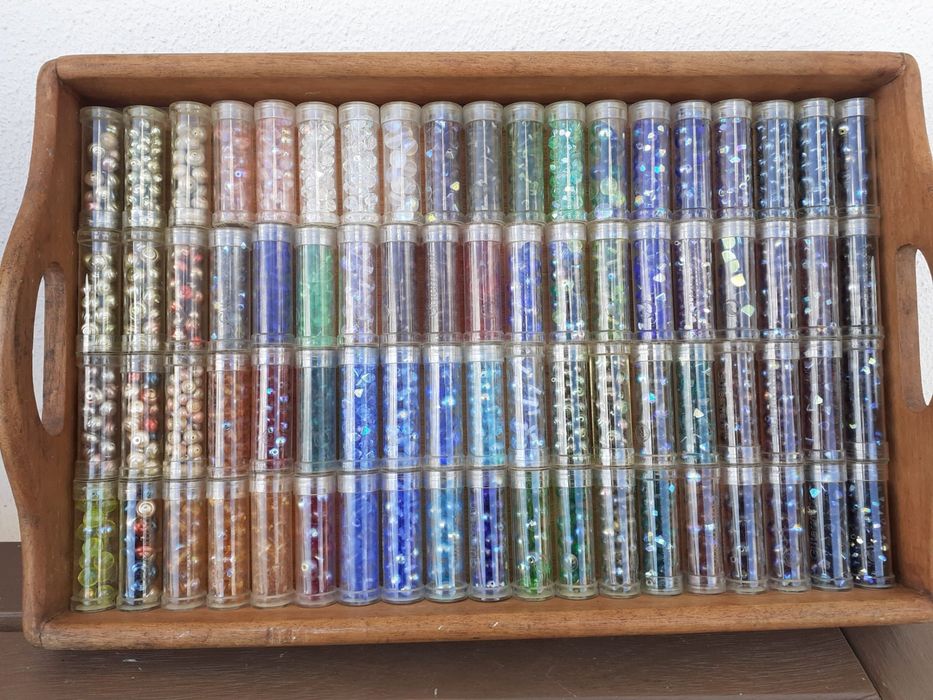 Missangas de qualidade Gutermann, glass beads, 1€ cada tubo.