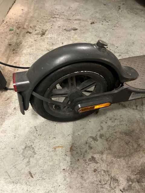 Trotinete Elétrica XIAOMI MI Essential (250W - Autonomia: 20 Km - Preto)