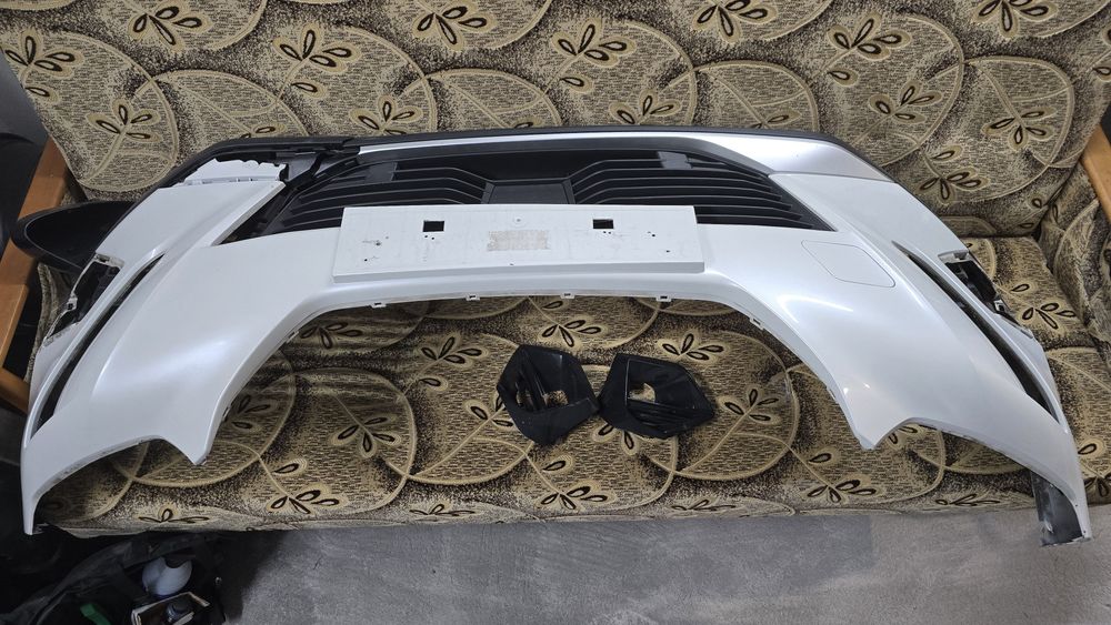 Atrapa listwa znaczek/ zderzak Peugeot 2008 II