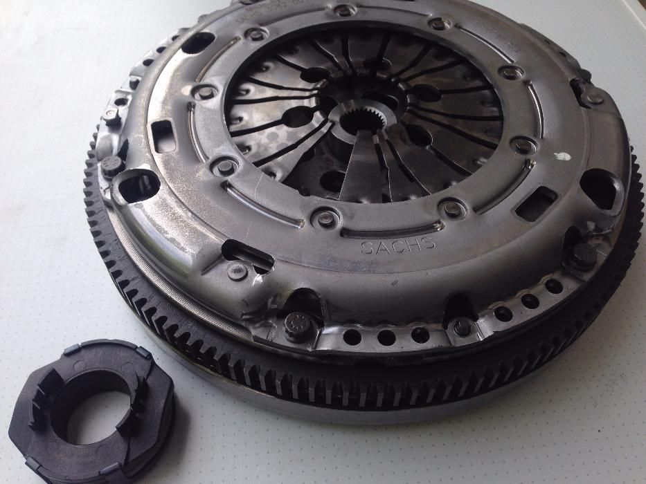 VW T5 Caddy Фольксваген Кадді / Т5 демпферний маховик+зчеплення 1.9 2.