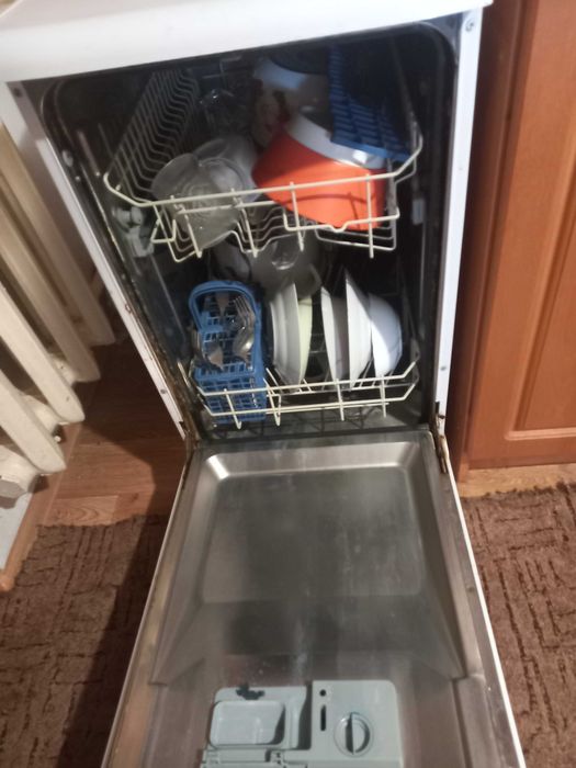 Продам посудомийну машину
