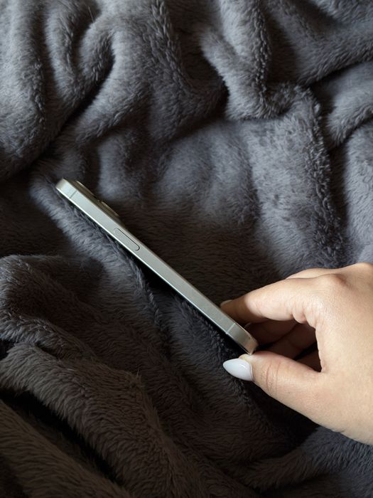 iPhone 15 Pro APPLE (6.1'' - 128 GB - Titânio Natural)