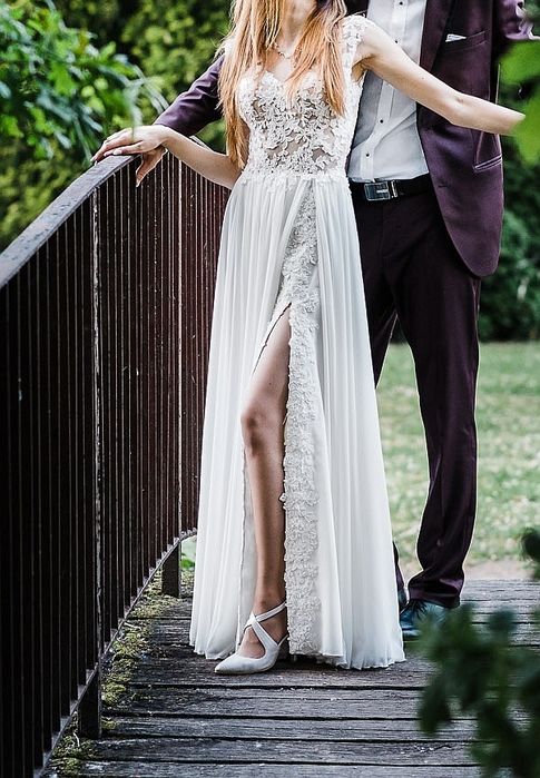 Suknia ślubna z rozcięciem r. XS