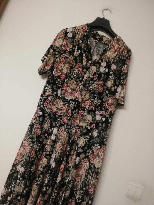 Sukienka w kwiaty 44/46