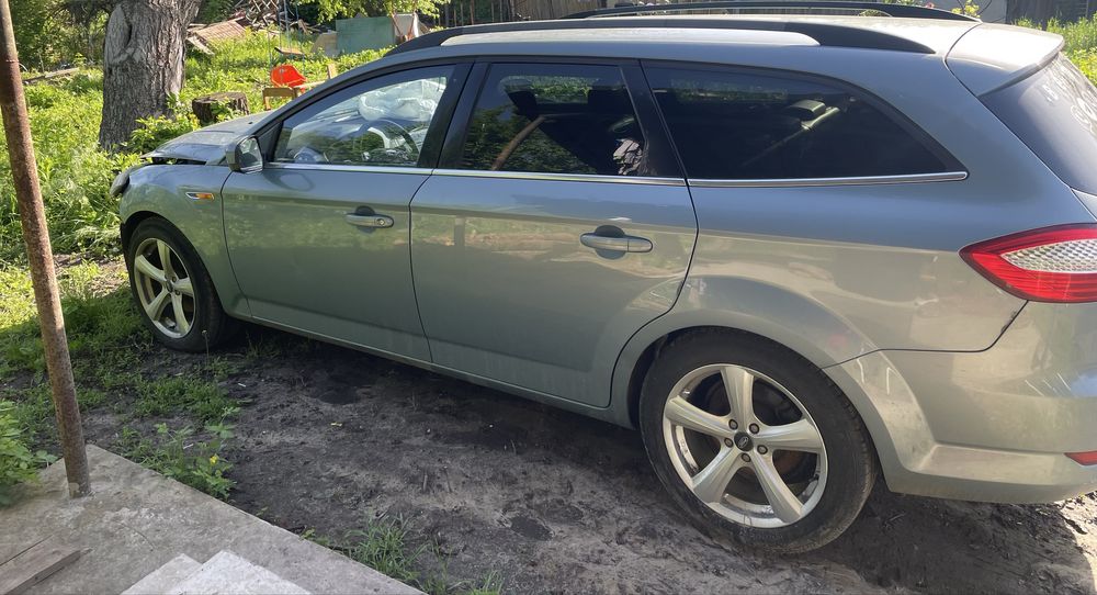 Ford mondeo mk4 після удару на повному ходу