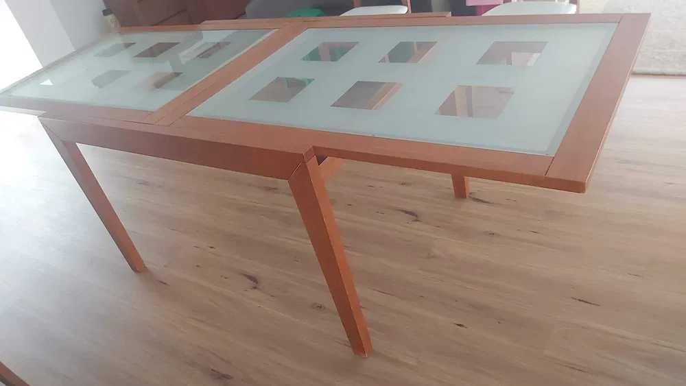 Conjunto de mesa de jantar extensível e 4 cadeiras