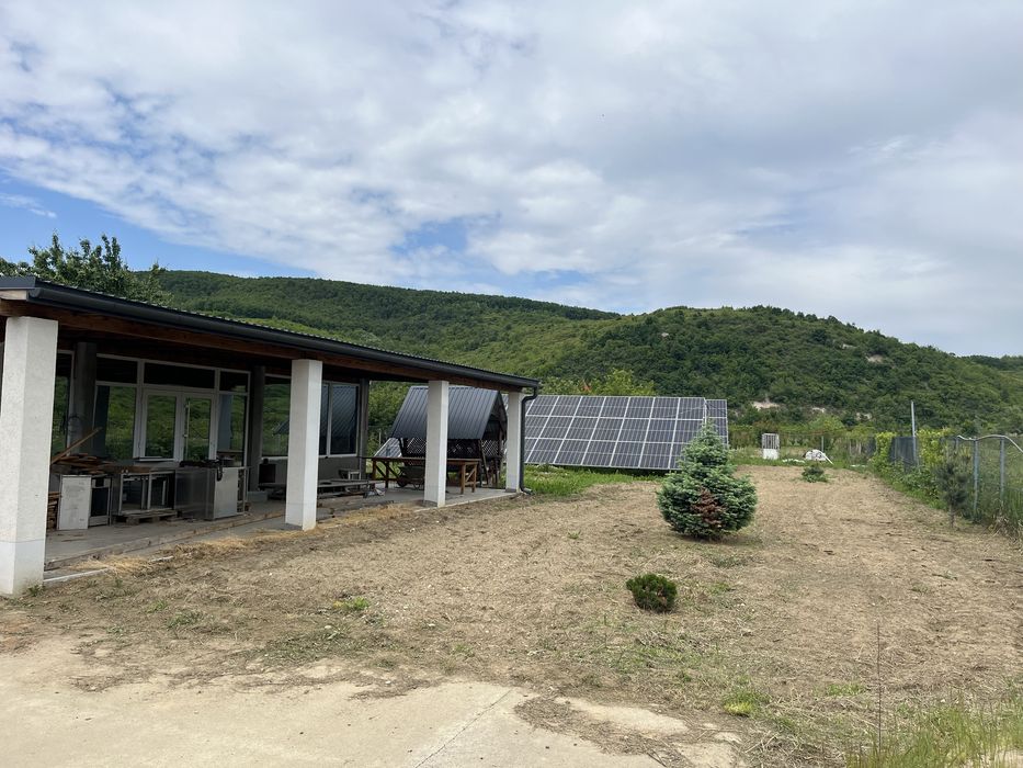 Здам готель 660 м2 Закарпаття Бене траса М23 фасад