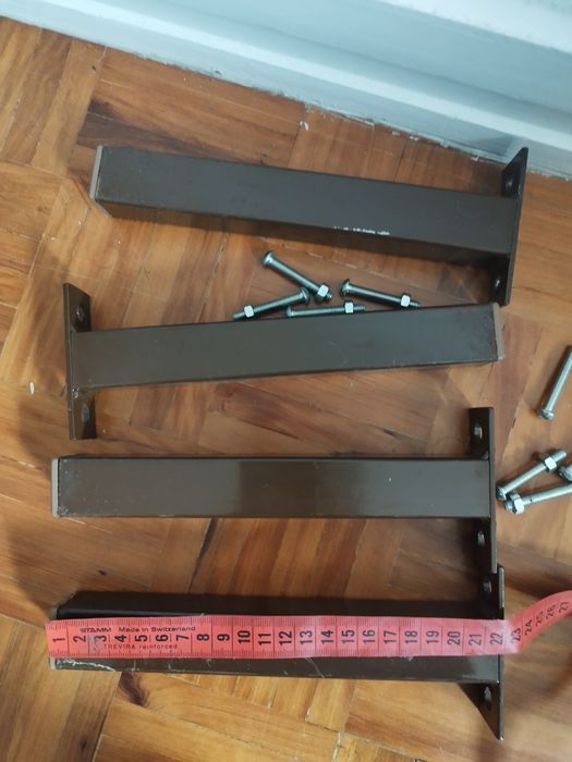 Vende-se conjunto de 4 pés para estrado