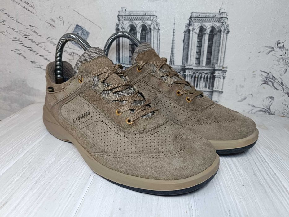 - Lowa Vienna Gore-Tex