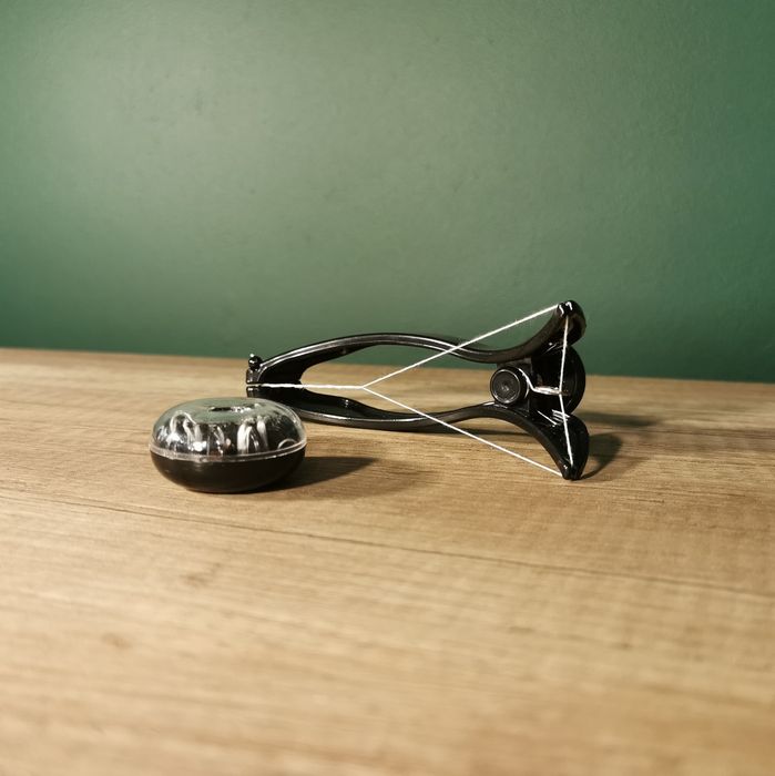 Przyrząd do depilacji twarzy nićmi