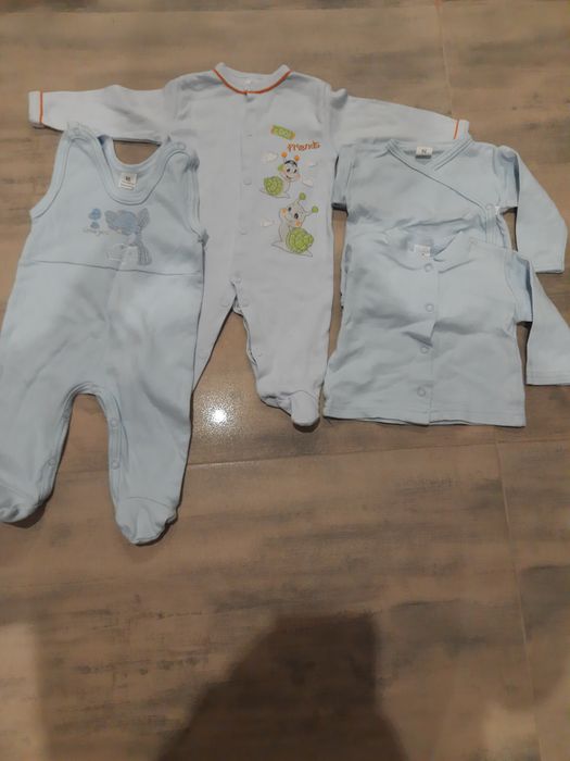 Zestaw ubrań w rozmiarze 62