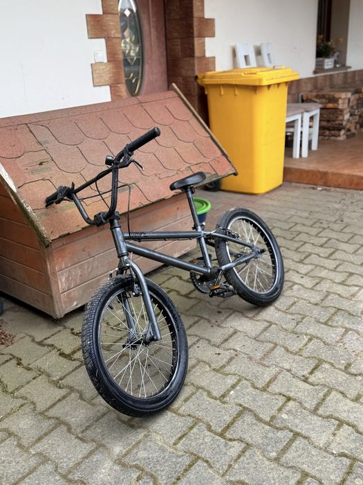 Czarny piekny bmx