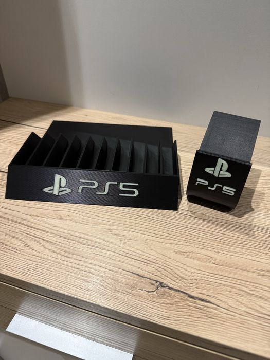 Stojak na gry i pada PS5 napis fluorescencyjny