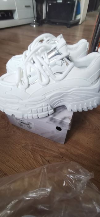 Nowe buty na koturnie