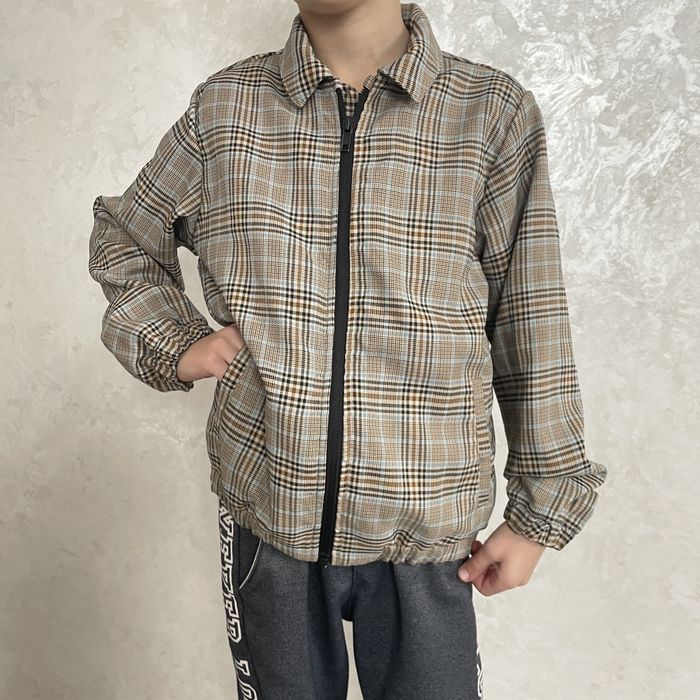 Легка бомбер-куртка для хлопчика 6,7,8 років у нейтральну клітинку