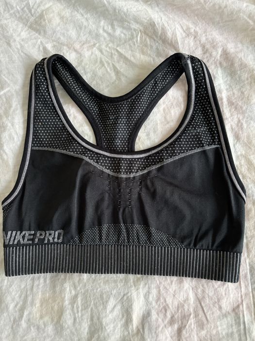 Czarny top spprtowy nike pro