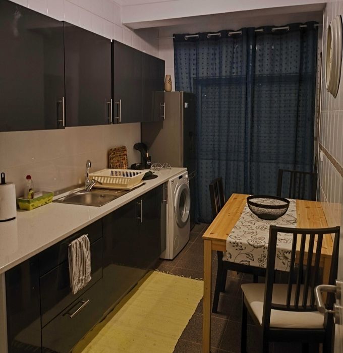 Alugo Quarto Solteiro Vale da Amoreira