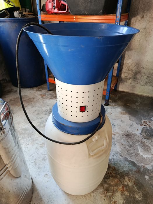 Cuba inox, tubo de rega, triturador de milho,