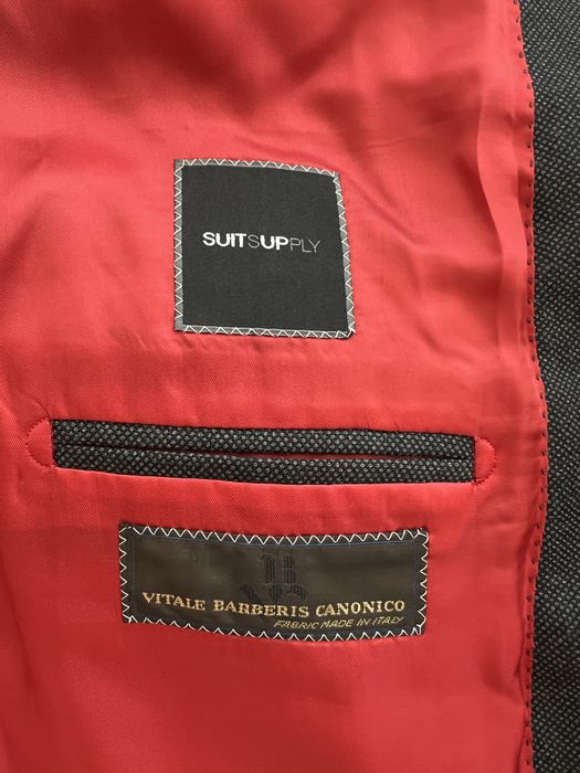 Чоловічий костюм сірий SUITSUPPLY