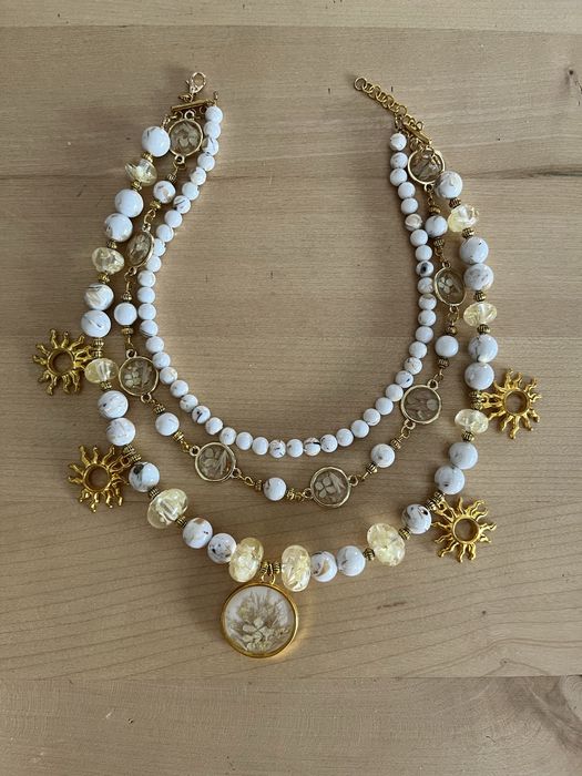 Намисто, натуральне та штучне, епоксидна смола, сухоцвіти