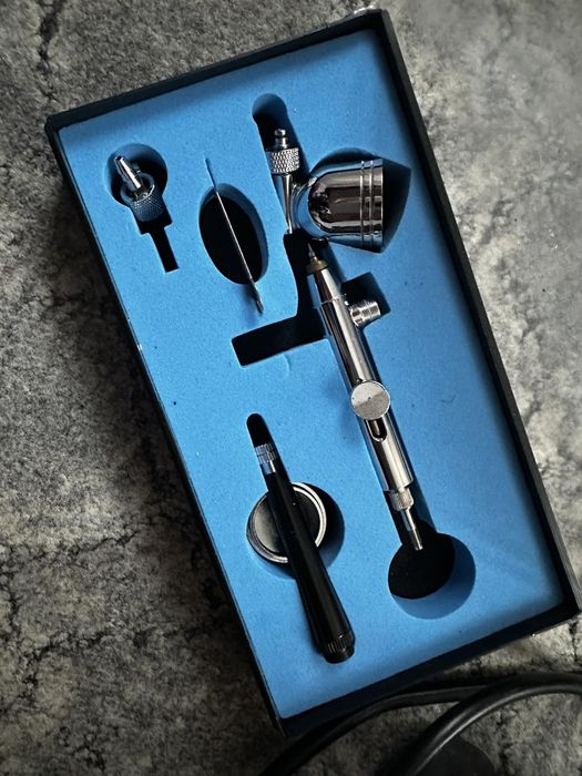 Аерограф з мінікомпресором.