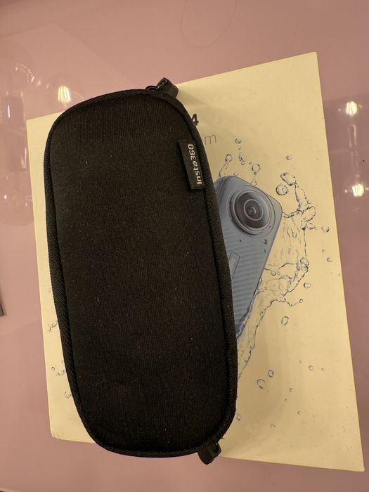 Insta 360 X4 стандартний комплект.